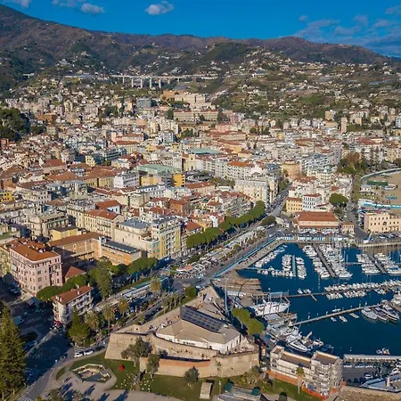 Evelina Dogs Allowed Sanremo